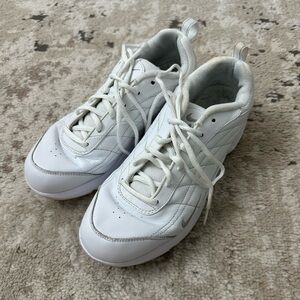 Nike Walk Women’s Size 9 White Airliner Sneaker 315708-101 2009